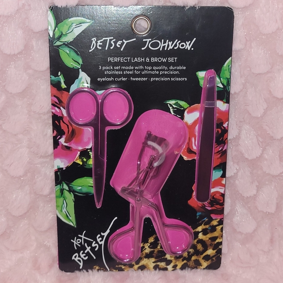 Betsey Johnson Lash & Brow Set - Picture 2 of 8